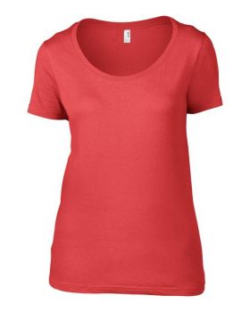 WOMEN’S FEATHERWEIGHT SCOOP TEE Coral S